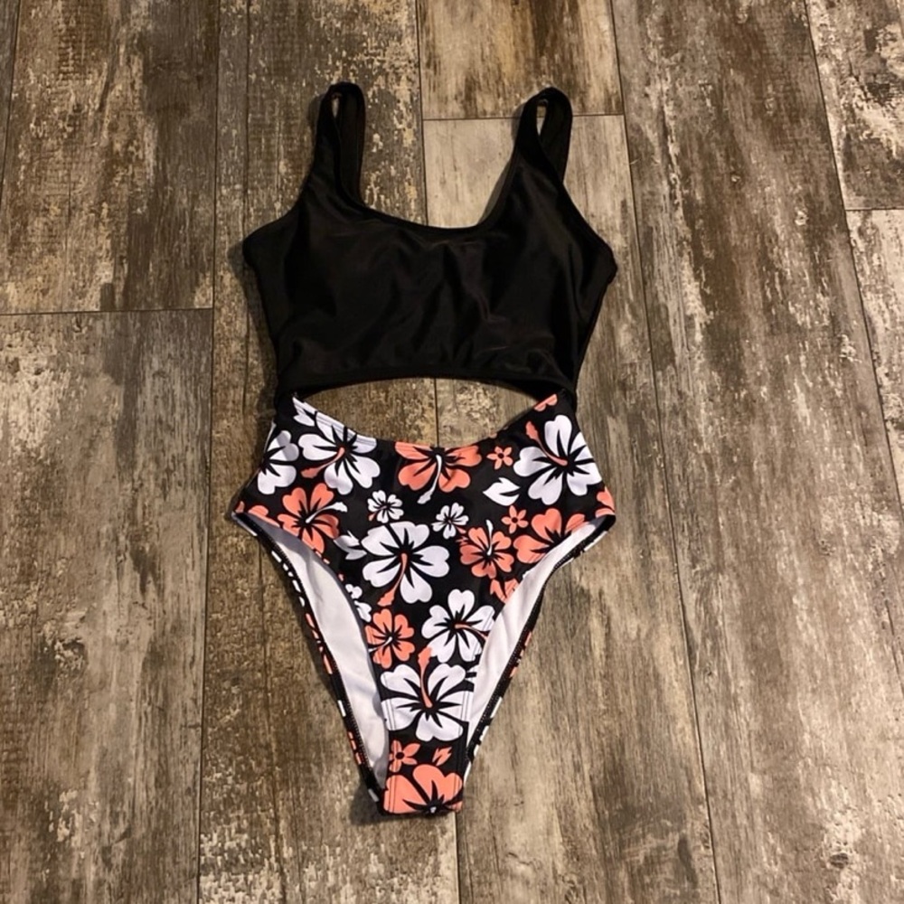Women Floral 1 piece Swimsuit Size Small 4/6